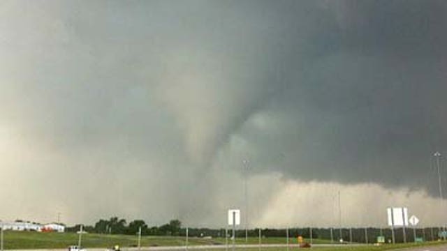 Tornadoes tear through Kansas, Oklahoma and Iowa