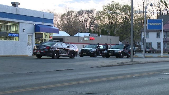 Wauwatosa police seek male suspect who robbed One-Hour Martinizing store