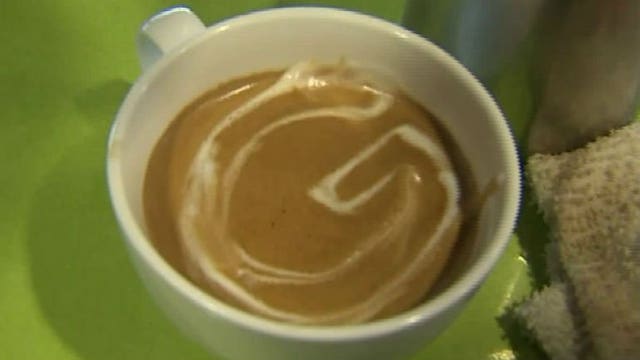FOX6's Brad Hicks searches Seattle for barista that can make a perfect Packers "G"