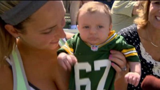 Packers and their fans back together again, as team participates in OTAs