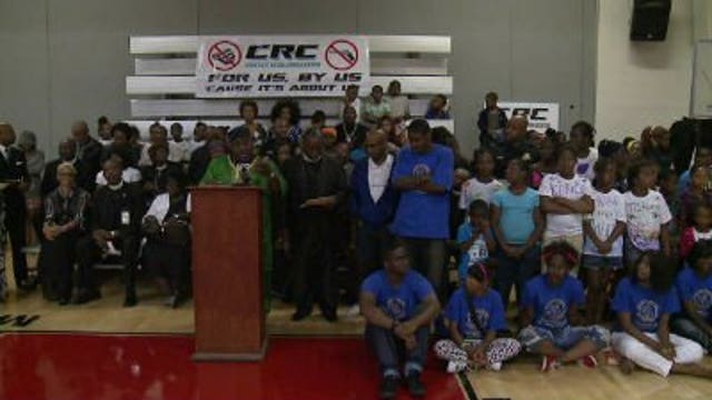 Seeking an end to violence, group tries to mend relationship with MPD