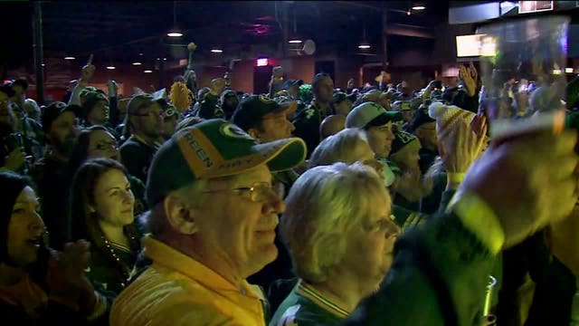 Packers fans pour into Gilley's Dallas for green and gold pep rally