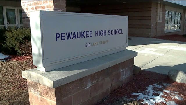 Officials: Pewaukee HS student taken into custody after social media threat forces district closure
