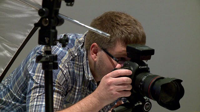 'Pics with Pops:' Milwaukee police host free photo event in celebration of Father's Day