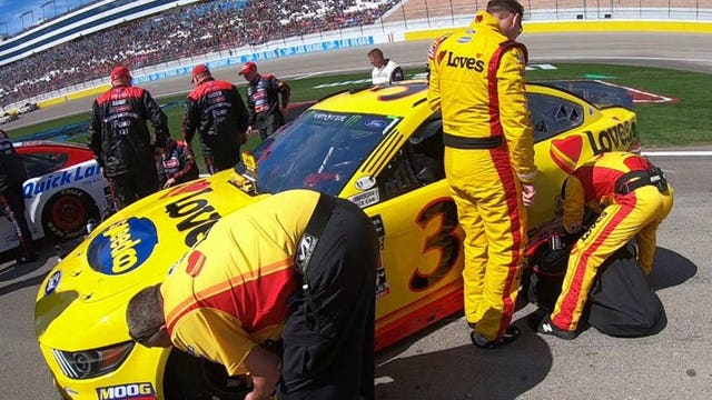'It's a rush:' NASCAR pit crew members ready to jump into action as soon as car hits pit road
