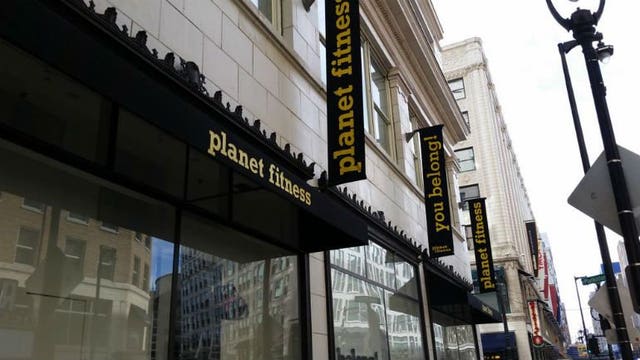 Man struck, hurt by Planet Fitness awning, which was blowing in wind in downtown Milwaukee