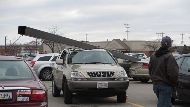 Light pole falls on top of SUV during Black Friday shopping
