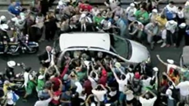 Monday a nightmare day for Pope's security detail