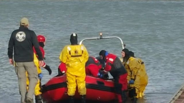 Search underway: Brothers went kayaking on Lake Michigan, only one returned to shore