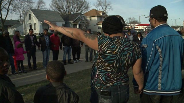 "Everyone I know is afraid:" Group gathers to pray for Milwaukee after 8 shootings this week