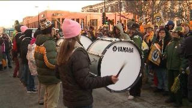 Packers fans turn out for pep rally in Titletown