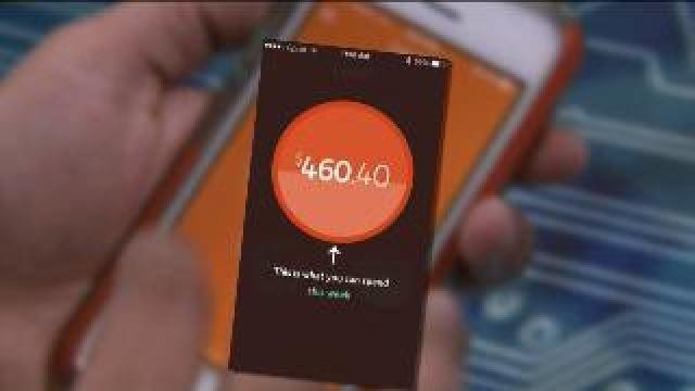 Apps To Know: Keep your budget, put yourself in group pics