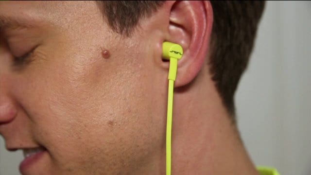 Rich’s Favorite Things: Tangle free headphones & budget big screen