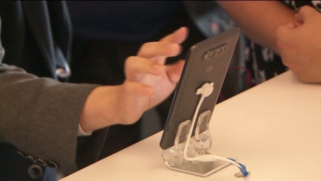 Fantastic audio, unique wide angle lens make LG V20 perfect for social media sharing