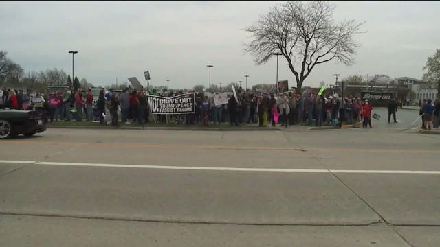 "What are you afraid of?" Protesters in Kenosha urge President Trump to release tax returns