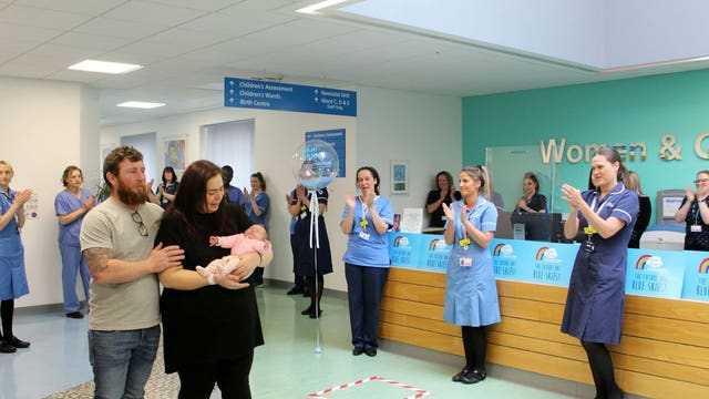 Mother, baby with coronavirus overcome illness, discharged from hospital after nearly 40 days