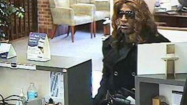 Man dressed as woman robs Kenosha US Bank branch