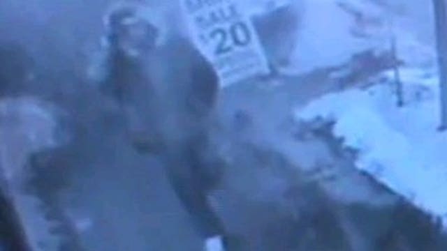 Police ask for help to ID man who robbed El Tianguis store