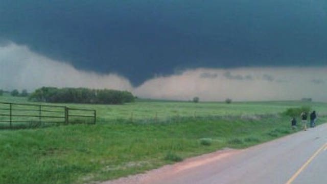Twisters kill 5 in Oklahoma; tear through Kansas, Iowa