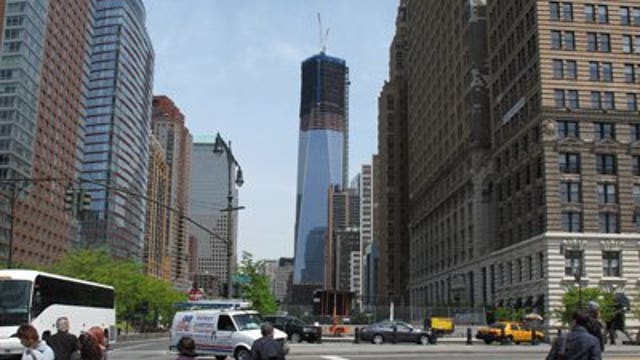 President Obama signs beam of One World Trade Center
