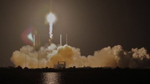 SpaceX Dragon completes first commercial cargo flight