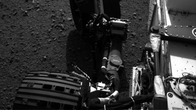 Mars rover Curiosity: No surprise in 1st soil test