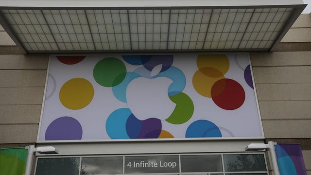 Apple apologizes for secretly slowing iPhone, drops battery prices