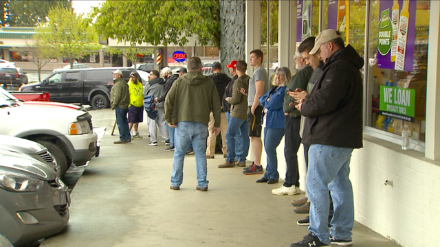 Line stretches out the door at Washington barbershop operating outside of ‘stay-at-home’ order