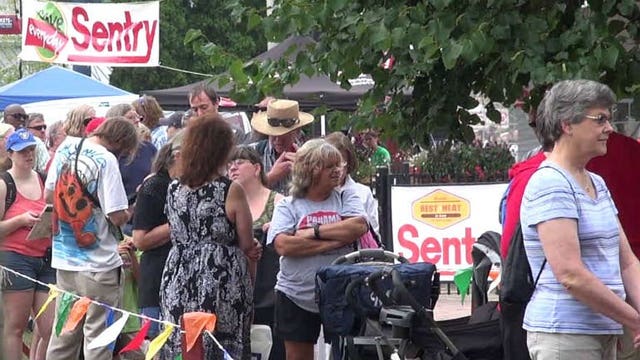 "It's a good place to be:" Thousands line up to try tasty treats during Sentry Foods Day at State Fair