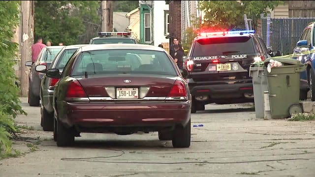 Milwaukee police: 27-year-old man shot, wounded in robbery near 13th and Greenfield