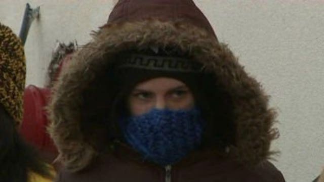 Shoppers brave the cold for Thanksgiving Day bargains