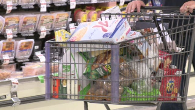 Mad rush for Thanksgiving dinner: Shoppers flood grocery stores for last-minute items