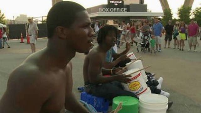 Side show performers entertain guests at Summerfest