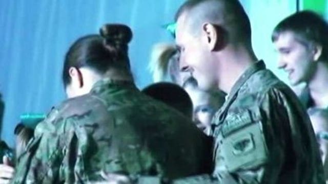 Port Edwards kids reunited with mom, home from Afghanistan