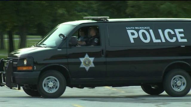 Two people shot, wounded in robbery attempt on Milwaukee's north side