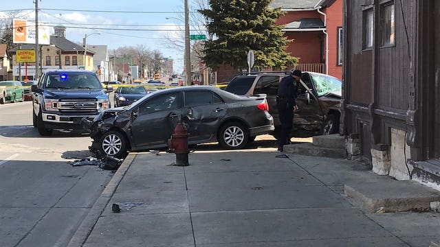 Milwaukee police investigate shootout on city's south side