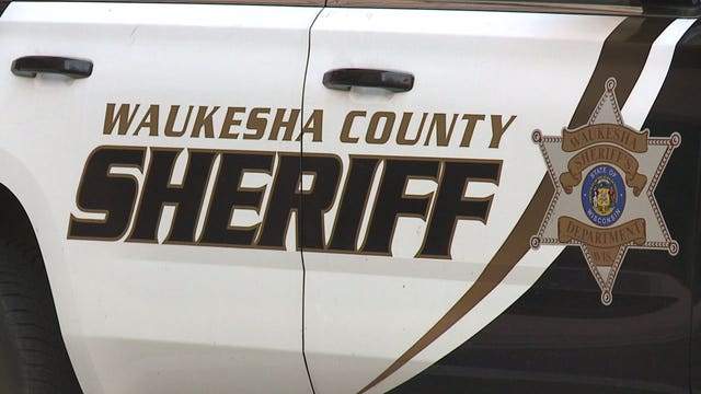 Waukesha Co. sheriff: Driver attempts to flee 2-vehicle crash scene in Pewaukee