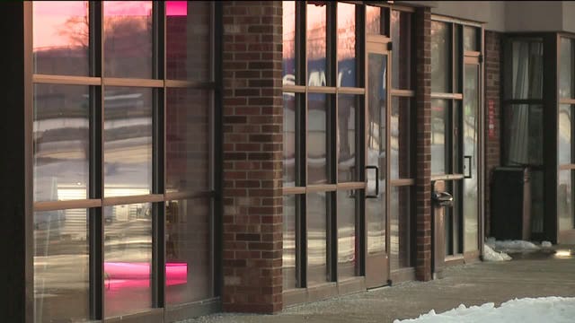 Milwaukee police investigate break-in at T-Mobile store near 103rd and Silver Spring