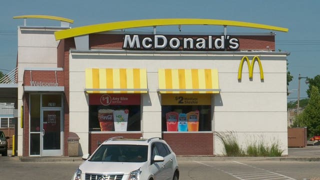 Police: Man shot in vehicle near 19th and Stark flagged down officers at nearby McDonald's