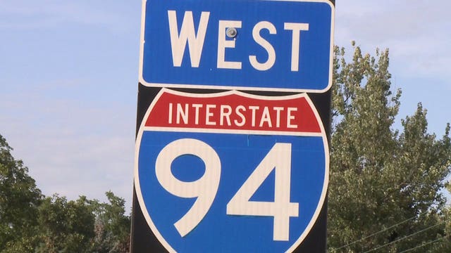 1 suspect in custody, 2 on the run following stolen vehicle pursuit in Waukesha