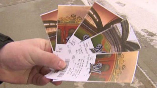 Hundreds wait in cold for Brewers tickets at Arctic Tailgate