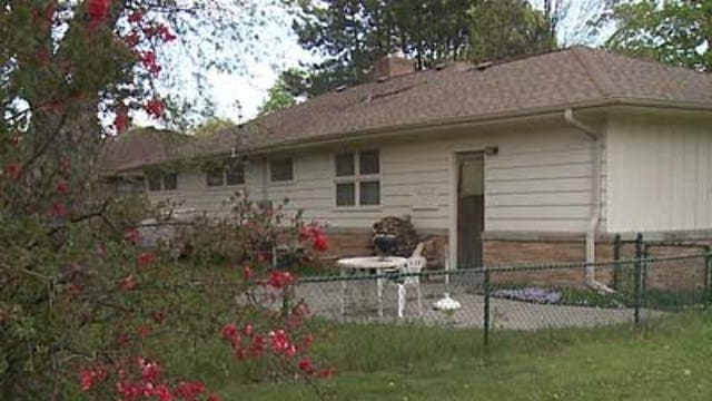 Police searching for thieves who stole guns from home