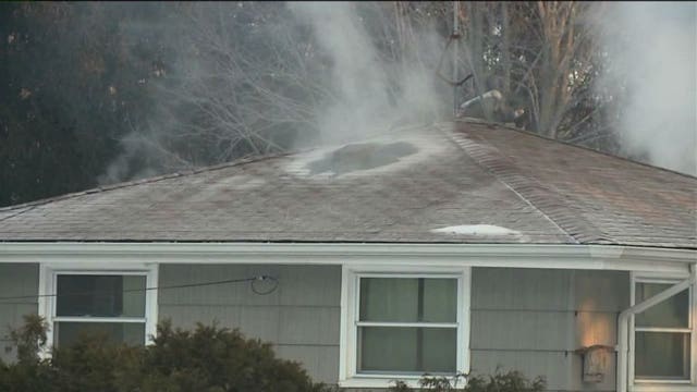 Neighbor alerts sleeping family to fire in Town of Vernon; Two adults, five children able to escape