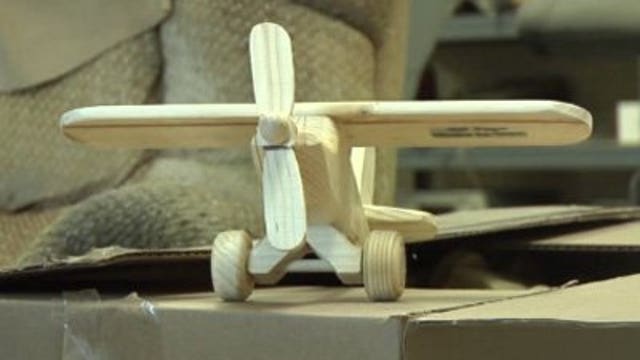 Arizona man lending Santa a helping hand, building wooden toys