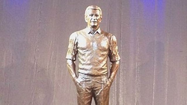 Milwaukee Brewers unveil Bob Uecker statue at Miller Park