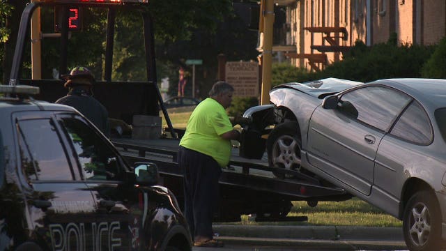 Pursuit ends in crash at Appleton and Vienna; two people taken into custody