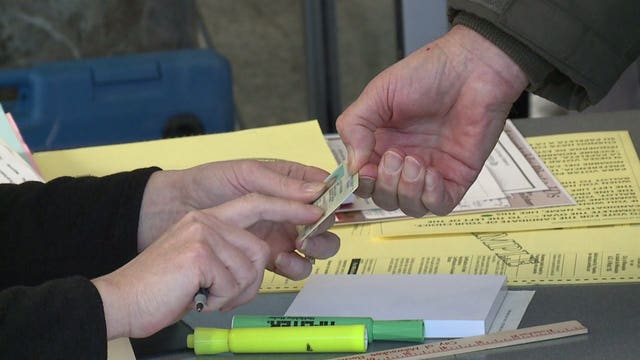 Judge: Wisconsin residents who lack ID can vote in November
