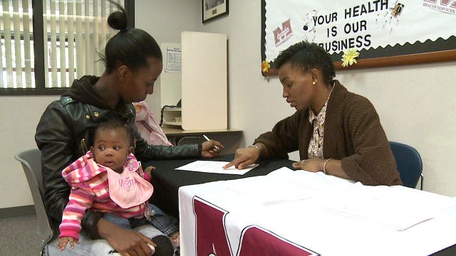 Volunteers work to get voters registered for November election