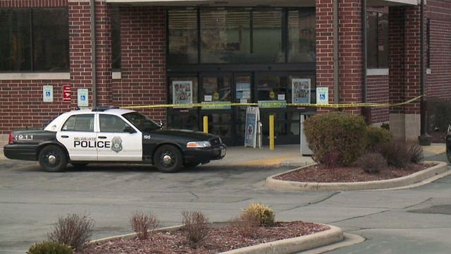 Suspect sought after Walgreens store near 91st and Good Hope Road robbed