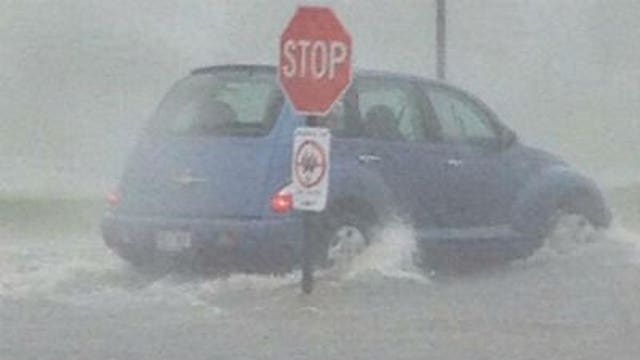 Heavy rain causes flash flooding in Milwaukee, Waukesha Cos.